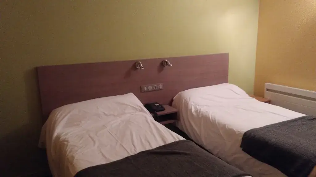 Hotel de la Loire_Bas-en-Basset_slider_image_2