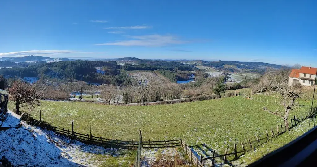 Le Saint-Cyr_Montmelard_slider_image_2