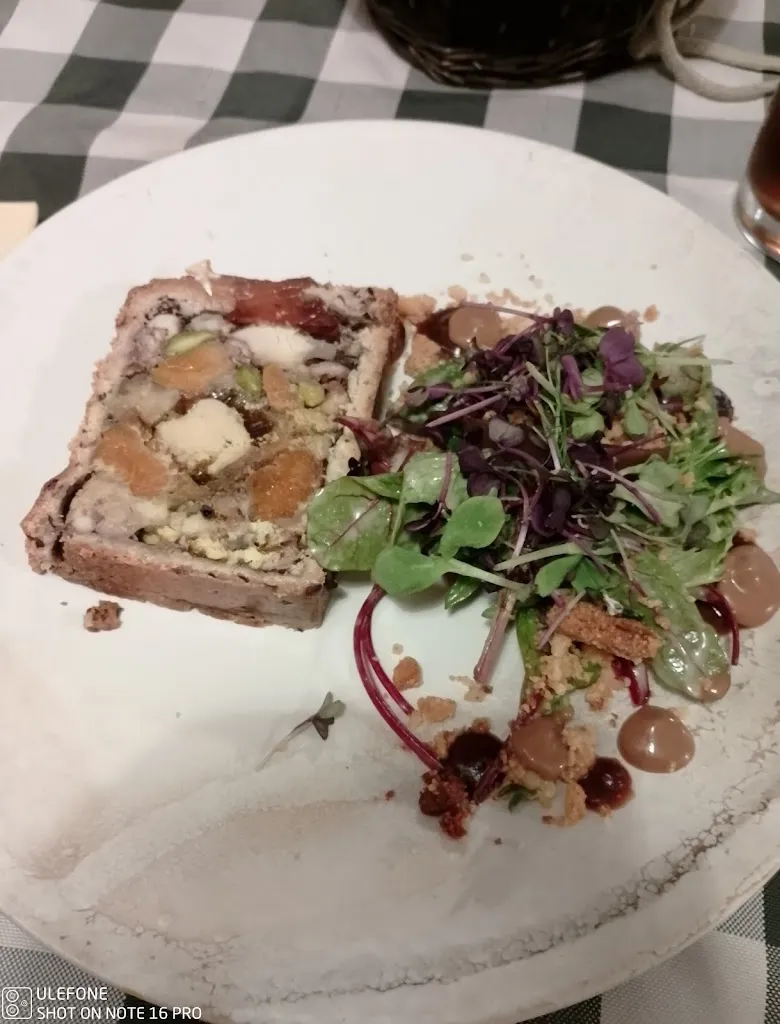 Laura Enderlin_Cafe Restaurant de la mairie_Mélisey_review