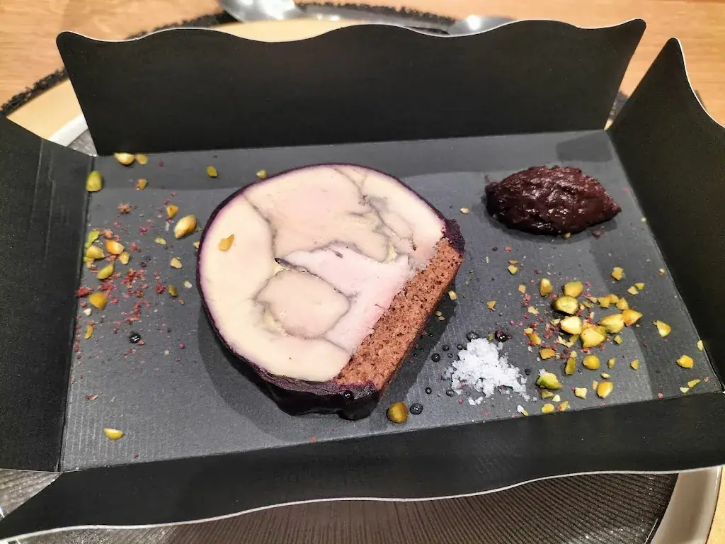 Naëlle Tournier_Les Épicuriens_Mont-sous-Vaudrey_review