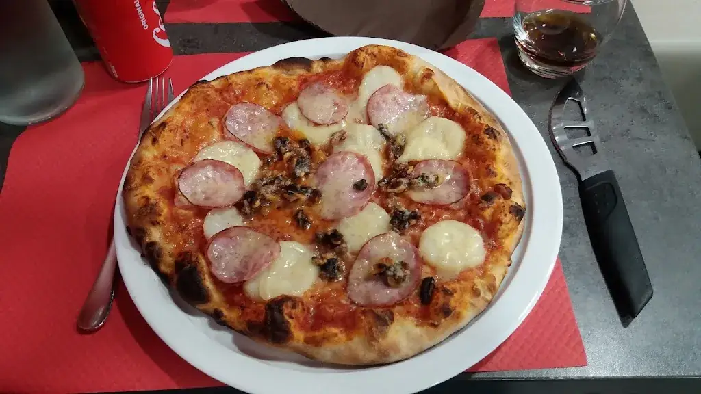 Menu_Pizza Kris_Montmorot_image_5