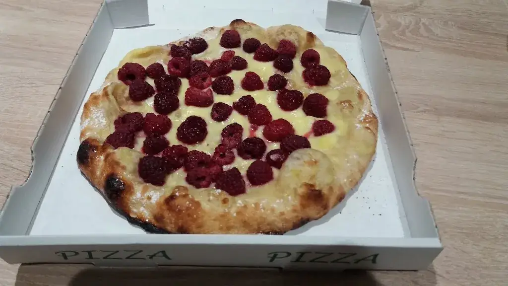 Menu_Pizza Kris_Montmorot_image_8