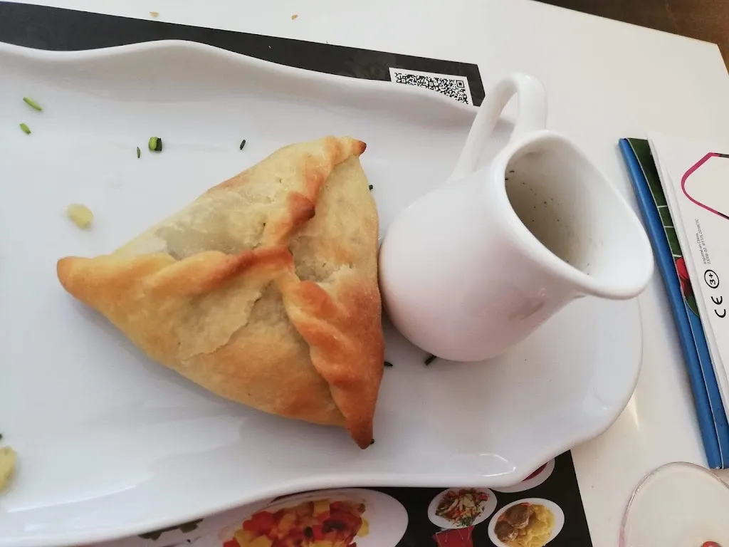 La Place Rouge_Lure_slider_image_3