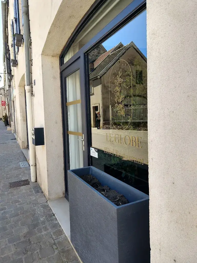 Restaurant @ HOTEL LE GLOBE restaurant in Meursault