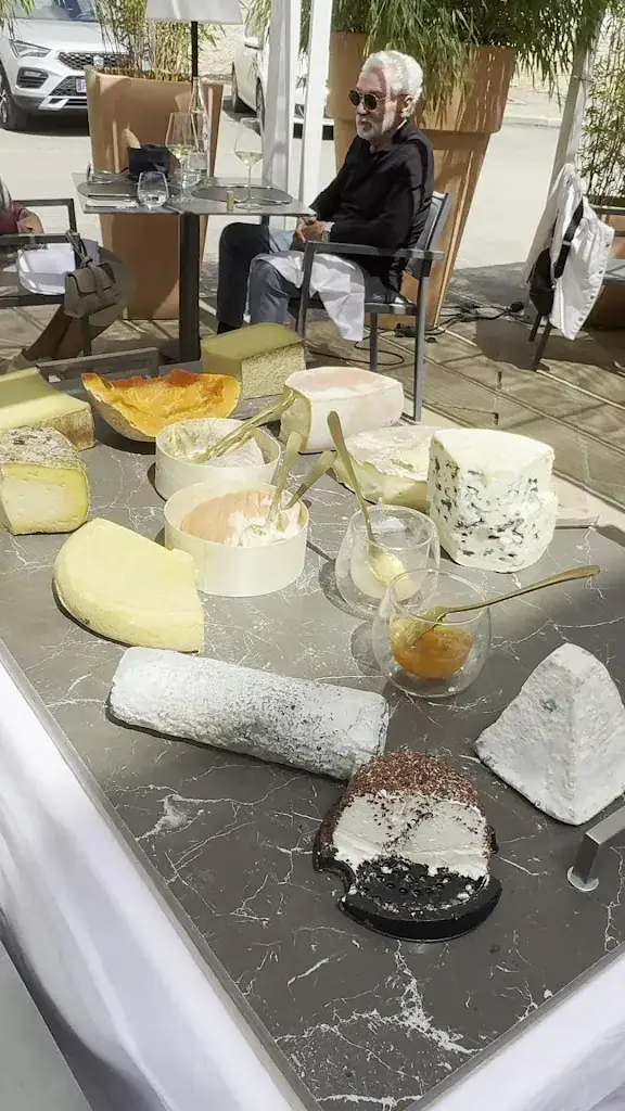 Restaurant @ HOTEL LE GLOBE_Meursault_slider_image_2