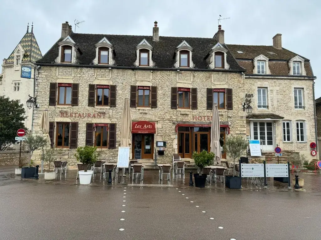 M B_Les Arts_Meursault_review