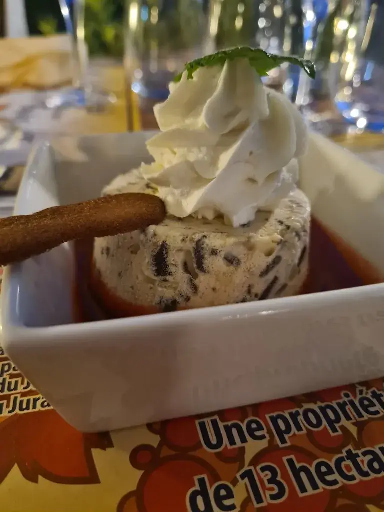 Islem Rwewna_Auberge Jurassienne_Charchilla_review