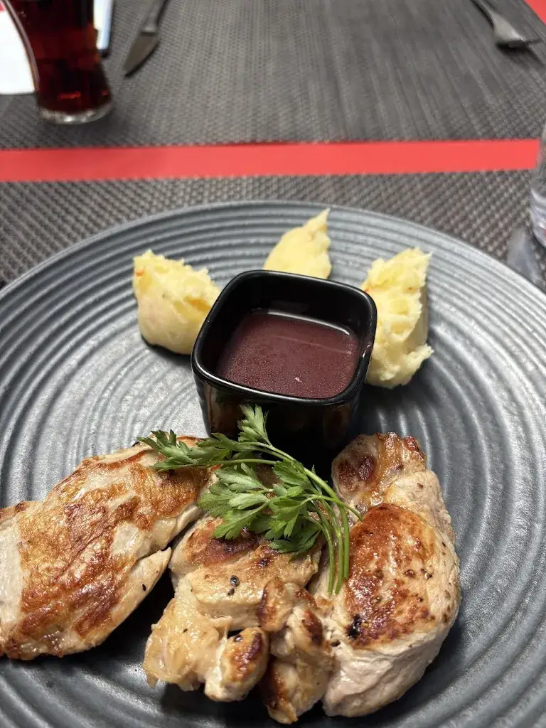 Mathilde Bancos_Les Dix Vins_Nevers_review