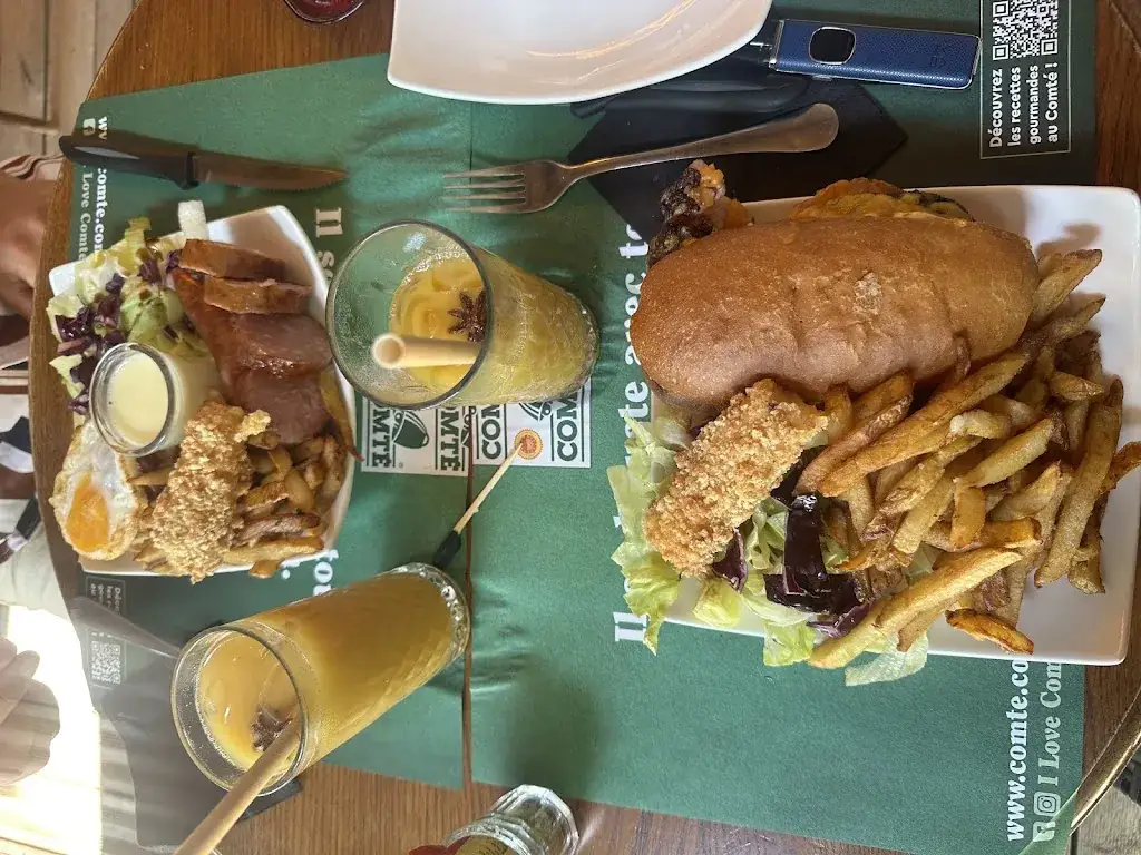 Juliette Dnlsn_Restaurant Dog-Hot_Nancray_review