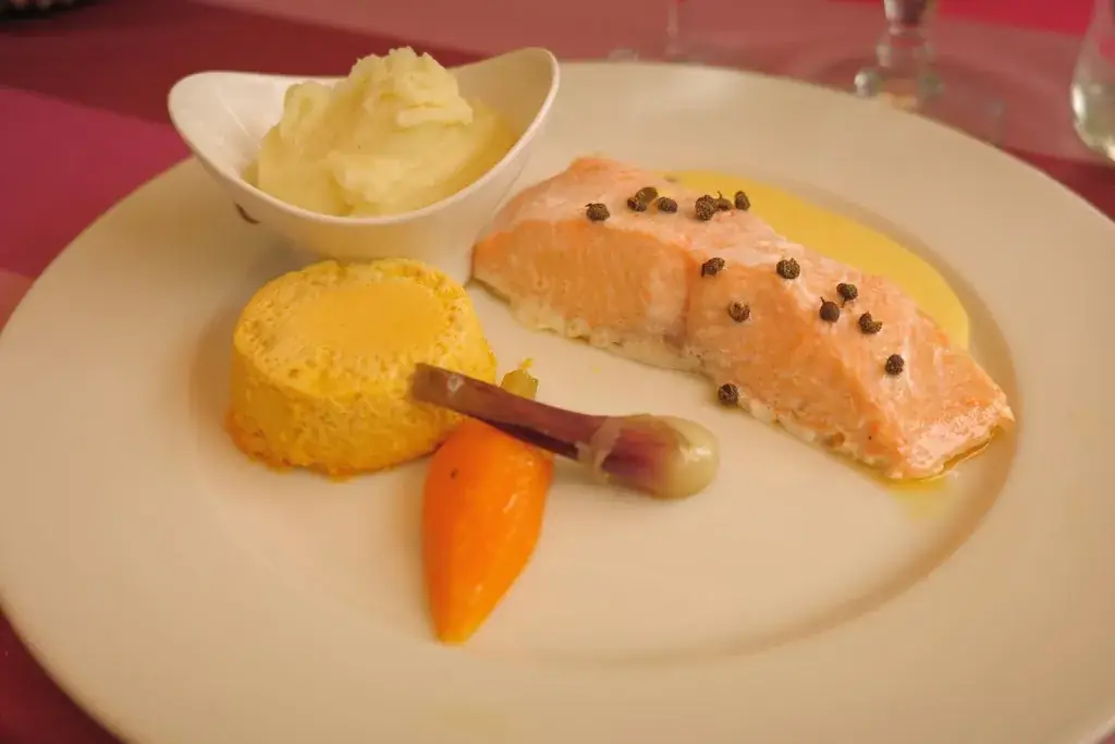 Robert Simpson_Logis Hôtel Restaurant De L'Ecu_Montbard_review