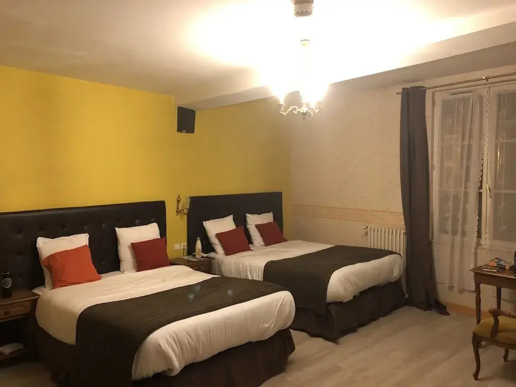 Serena Brewer_Logis Hôtel Restaurant De L'Ecu_Montbard_review