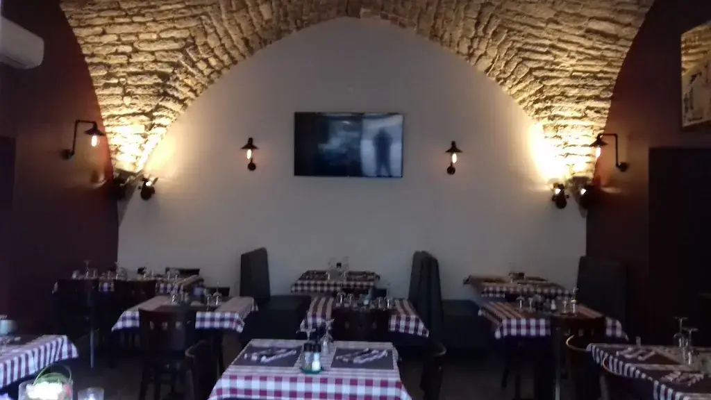 Au Tire Bouchon restaurant in Nolay