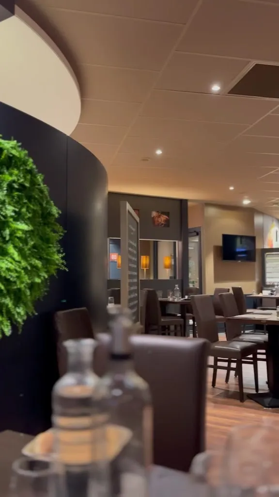 Bistro Cocotte_Avermes_slider_image_2