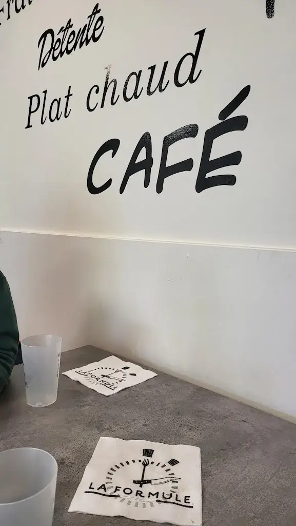 Dora Dora_La Formule Chalezeule_Chalezeule_review