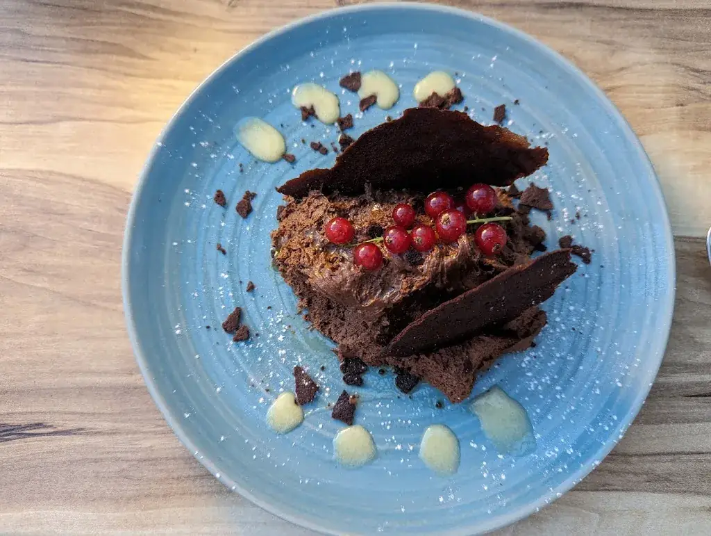 Angharad Daniels_Le Bivouak Moulins_Moulins_review