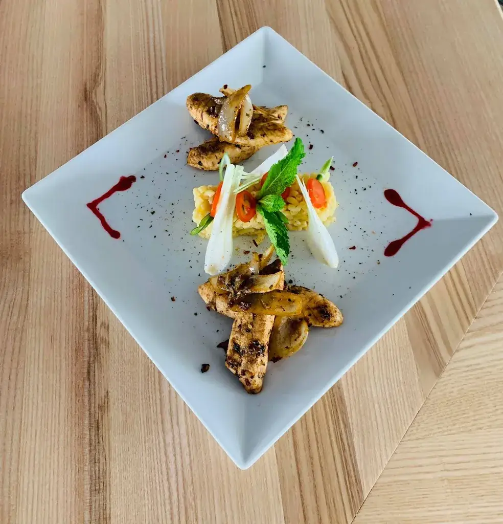 Le White Restaurant Bar Lounge_Chalèze_slider_image_3