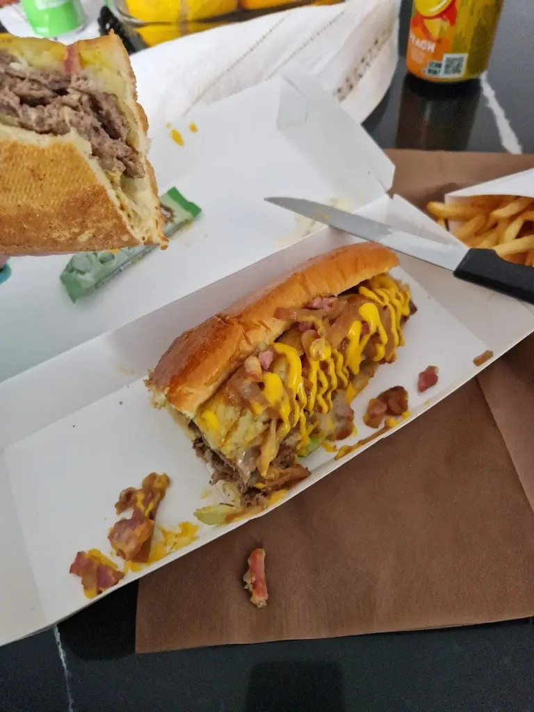 Menu_FAMOUS dwich_Pont-sur-Yonne_immagine_6