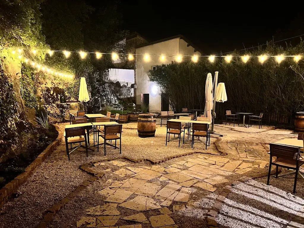 Le Meuzinc_Nuits-Saint-Georges_slider_image_1