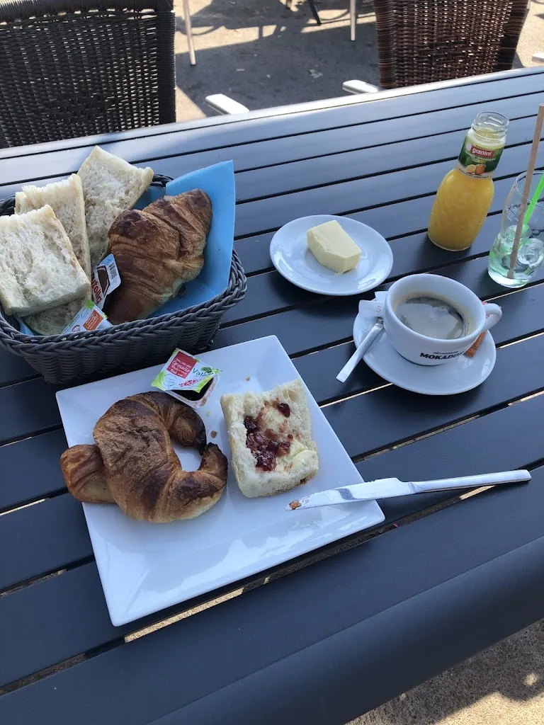 H corstjens_LE CHALET DE LA PLAGE_Port-sur-Saône_review