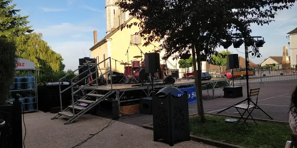 Le Pulverinien restaurant in Pourrain