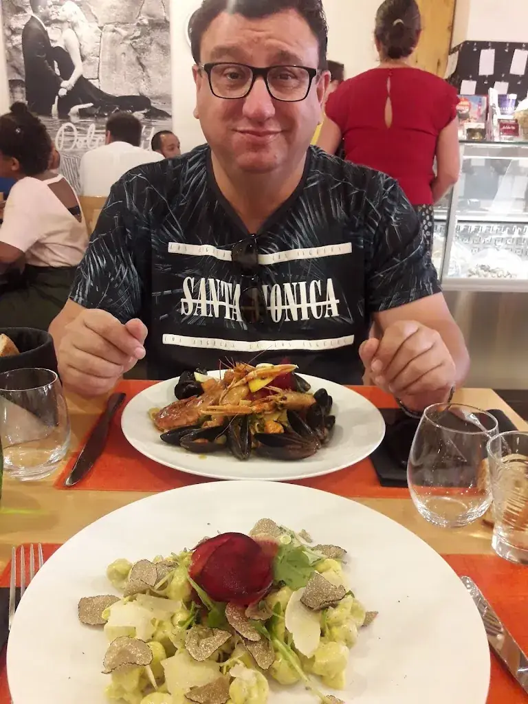 Hanna Herawaty_La Dolce Vita_Moulins_review