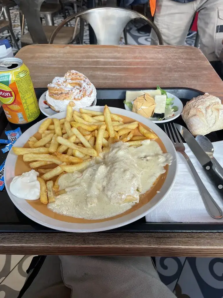 Flavien BERTHOMEU_Cafétéria Super U_Pouilley-les-Vignes_review