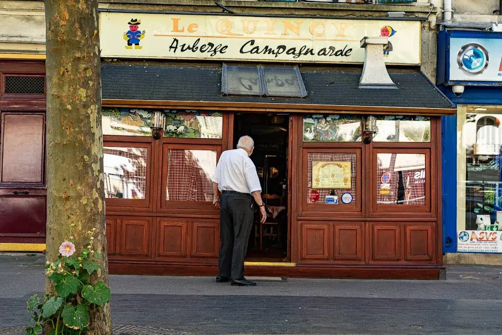 Le Quincy_Paris_slider_image_1