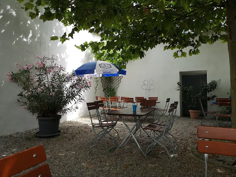 Gaststätte Zum Oberen Krieger restaurant in Isar