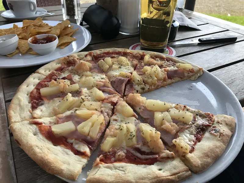 Nils Reichert_Hegestrand 3 - Restaurant Wasserburg - Cafe Wasserburg__review