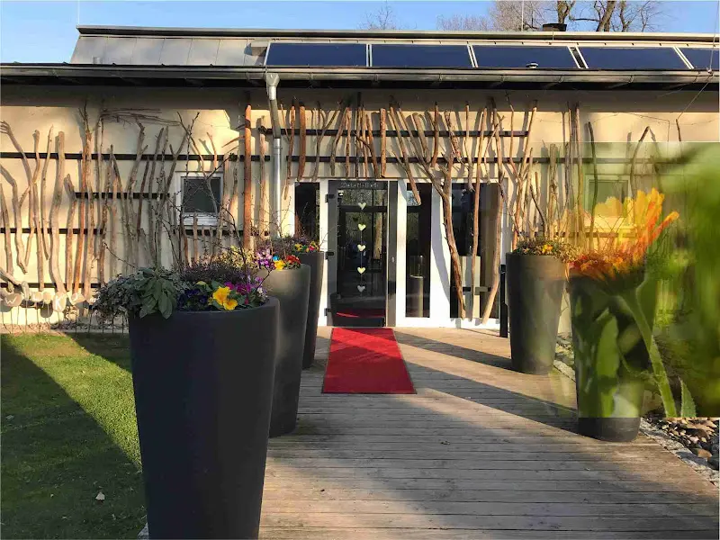 Hegestrand 3 - Restaurant Wasserburg - Cafe Wasserburg restaurant in (Bodensee)