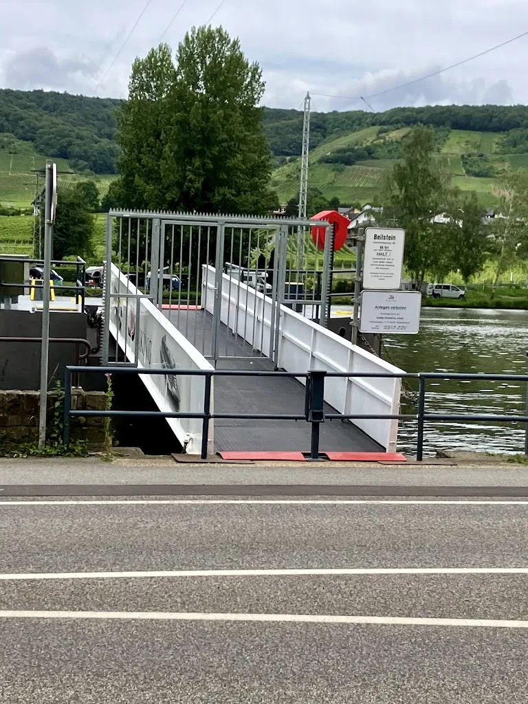Girl on the Mosel_Beilstein/Mosel_Beilstein_avis
