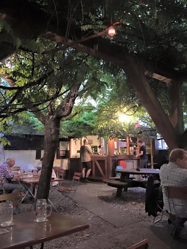 Biergarten Klosterbrauerei Weißenohe Fünf Seidla Steig ristorante a Weißenohe