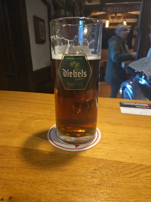 Laura Simón_Gaststätte Alte Zunft_Rhein_review