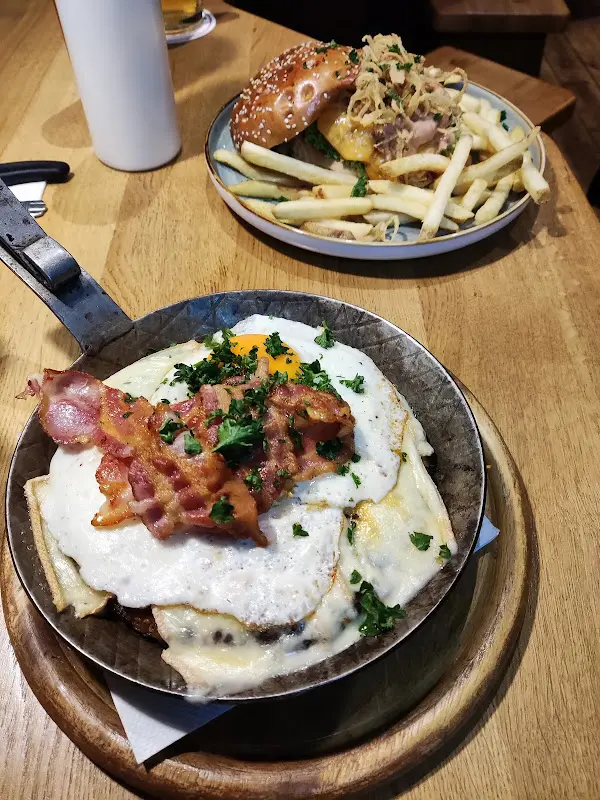 Andrew B_Gaststätte Alte Zunft_Rhein_review