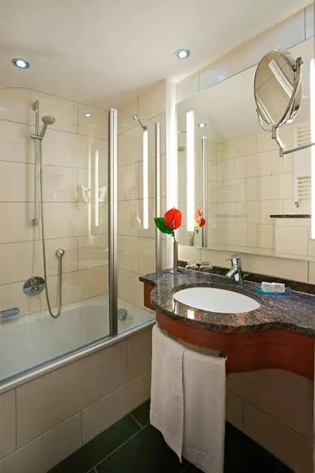 Ott´s Leopoldshöhe, Hotel, Weinwirtschaft, Biergarten_Rhein_slider_image_3