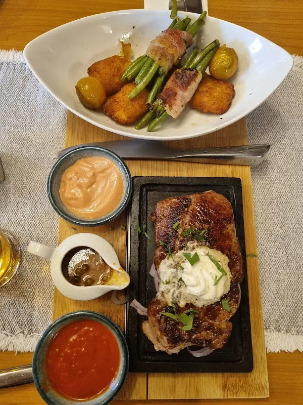 Nadine haj_Cafe - Restaurant CHILI im Wenghof_Austria_recensione