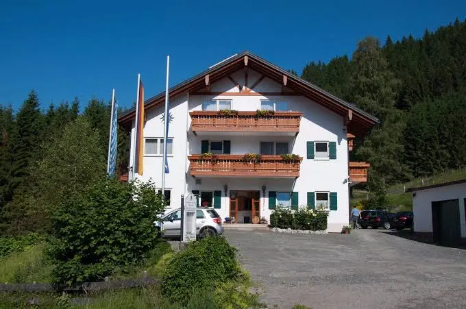 Alpenhof Reuterwanne restaurant in Wertach