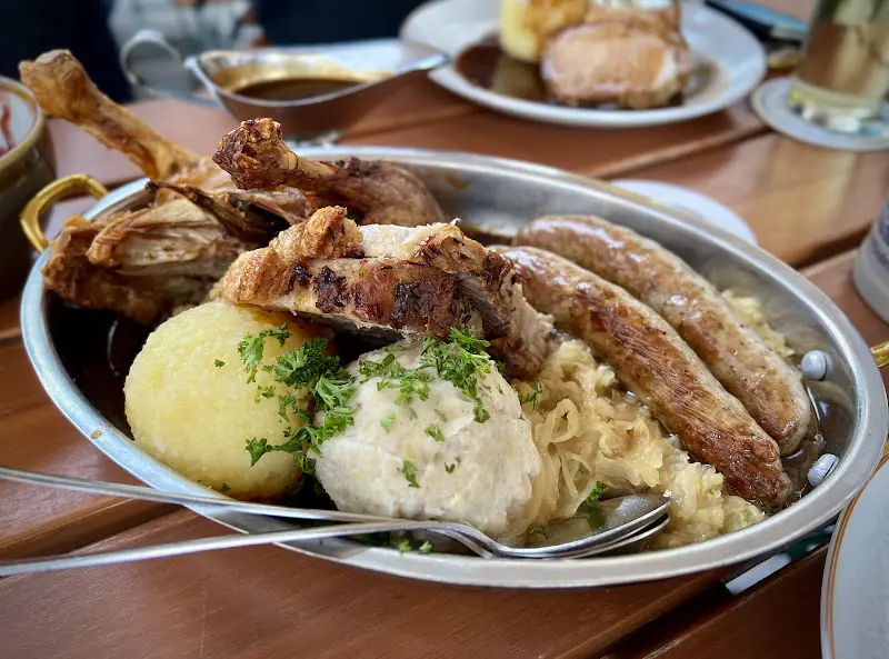 Das Wirtshaus unter dem Bogen_Augsburg_slider_image_3