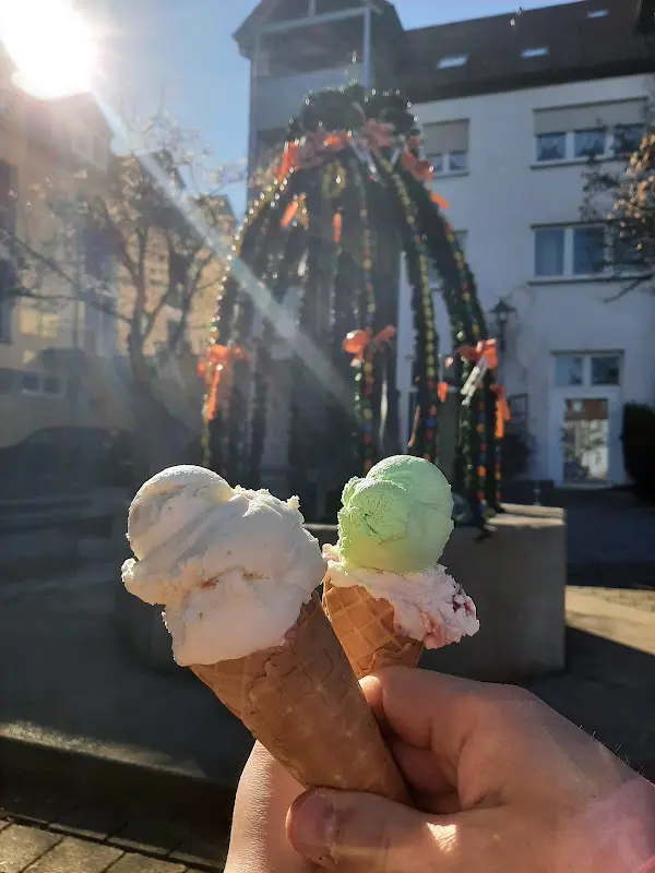 Kathrin Kuchenreuther_Eiscafé Cortina_Wiesau_review