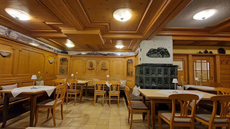 Levente Vigh_Ehrenbürg_Wiesenthau_review