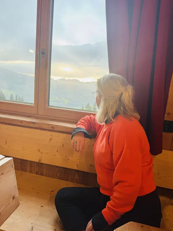 Luc Kessels_Gasthaus - Alte Mittel_Austria_review