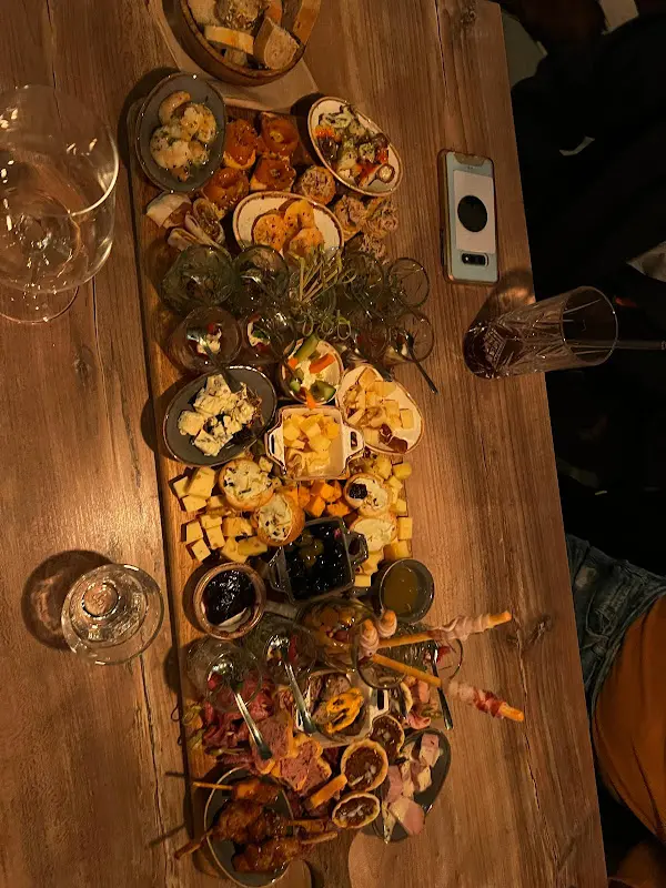 Dana Malhov_Wine & More by Miha_Austria_review