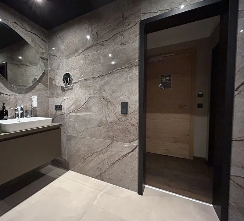 Celine lemon_Hotel Jakobwirt_Austria_review