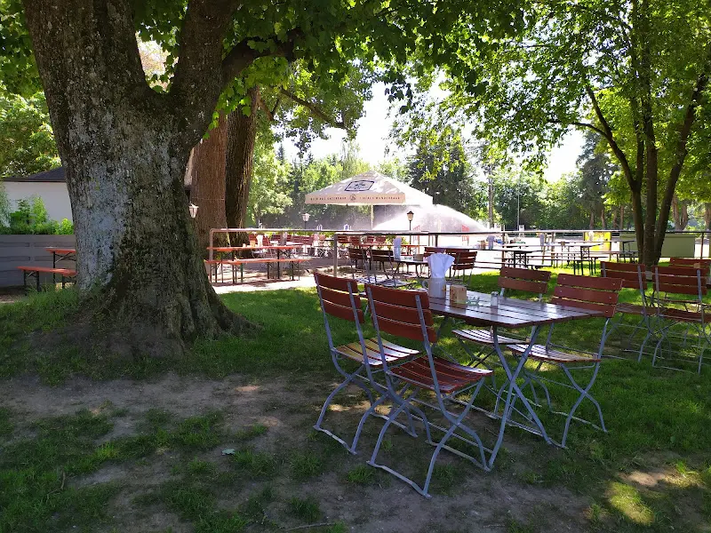 Axel Kleinitz_Restaurant Reitpark Mergenthau_Kissing_review