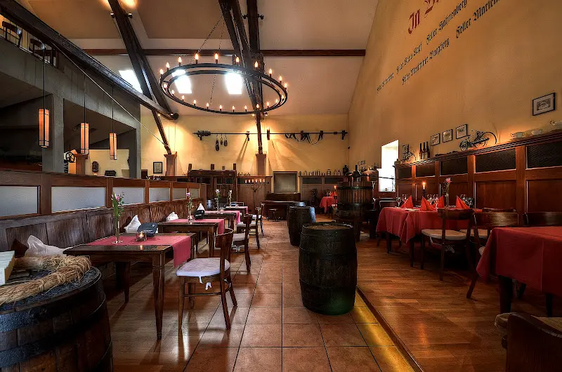 Zum Winzerkeller restaurant in Fell