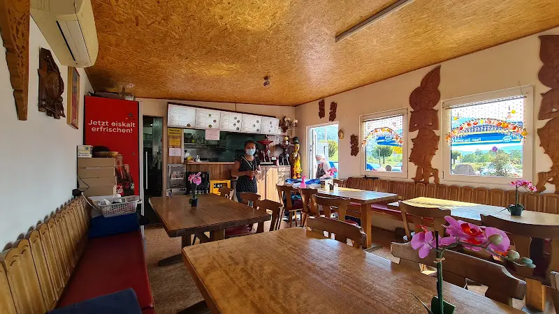 Manora Thai Imbiss restaurant in Main