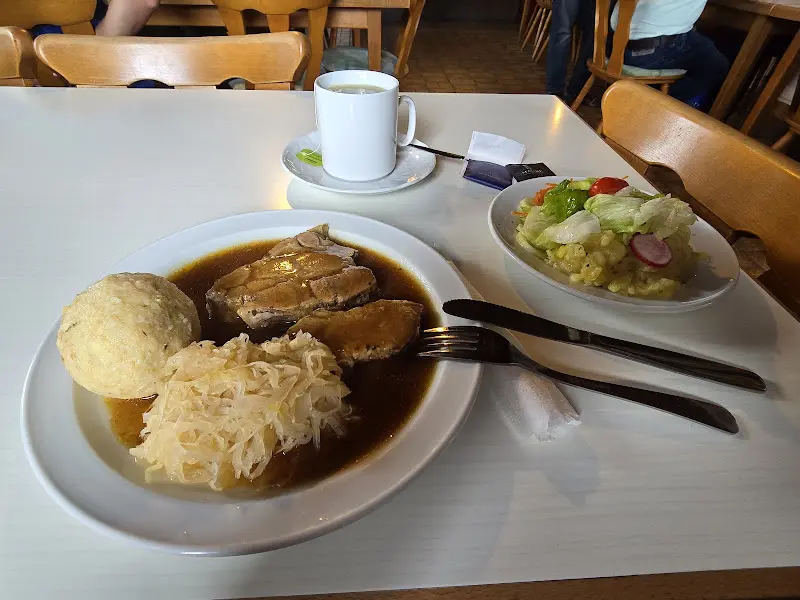 August Peutl Gaststätte_Donau_slider_image_3