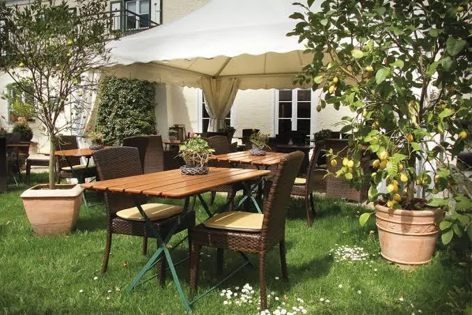 Schlosshof Anno 1743 restaurant in Wolnzach