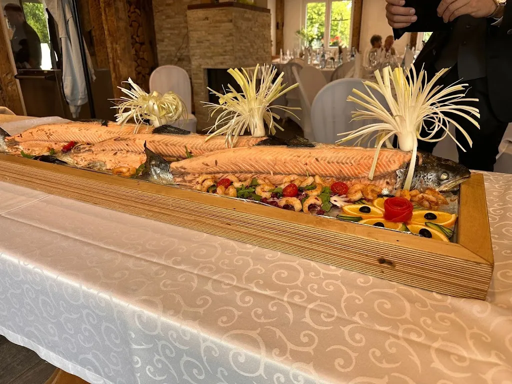 Anna John_Schlosscafe Restaurant Cafe Biergarten Festräume_Beuren_review