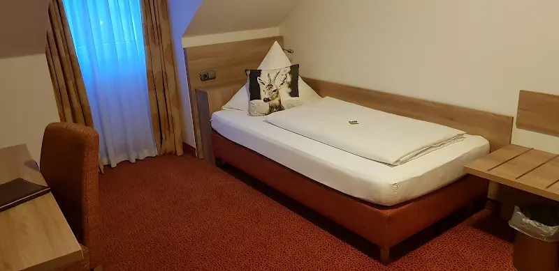 Comac Ahern (LLJ)_Isartaler Hof_Wolfratshausen_review